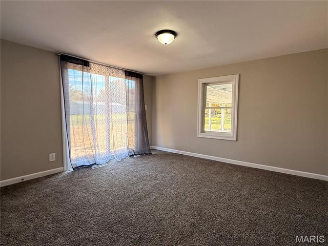 912 S Walnut Street, Litchfield, IL 62056