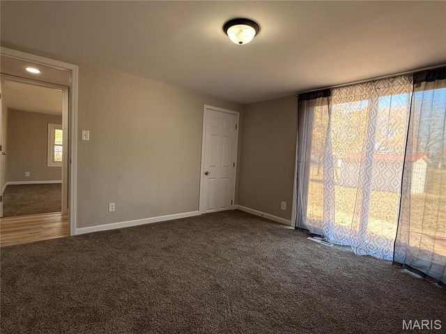 912 S Walnut Street, Litchfield, IL 62056