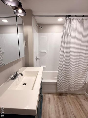 912 S Walnut Street, Litchfield, IL 62056