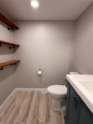 912 S Walnut Street, Litchfield, IL 62056