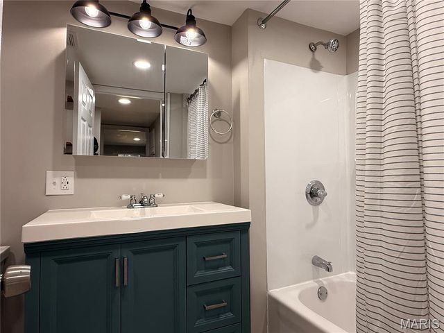 912 S Walnut Street, Litchfield, IL 62056