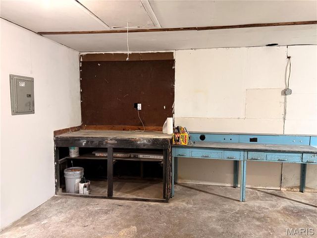 912 S Walnut Street, Litchfield, IL 62056