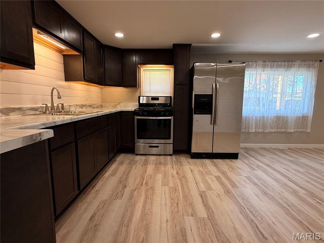 912 S Walnut Street, Litchfield, IL 62056