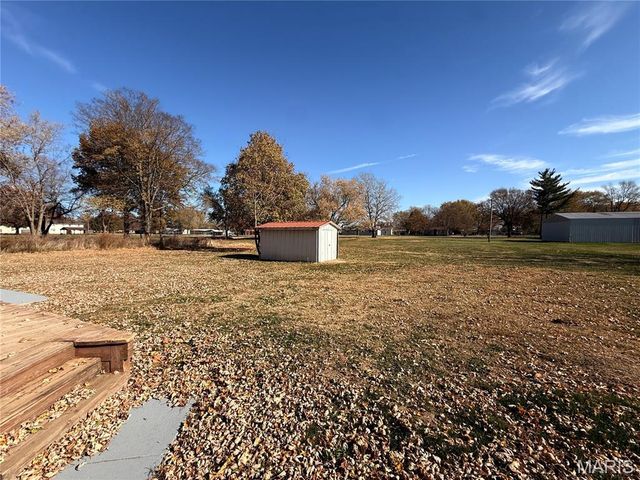 912 S Walnut Street, Litchfield, IL 62056