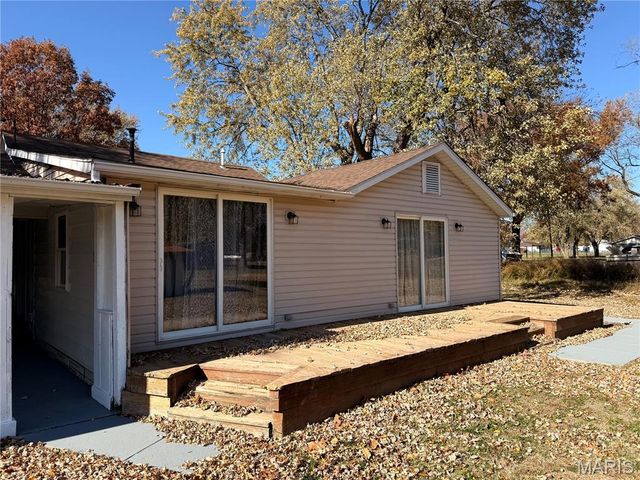 912 S Walnut Street, Litchfield, IL 62056