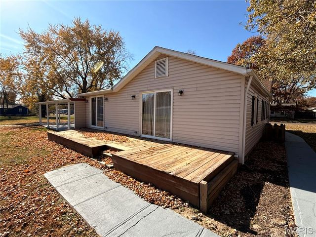 912 S Walnut Street, Litchfield, IL 62056