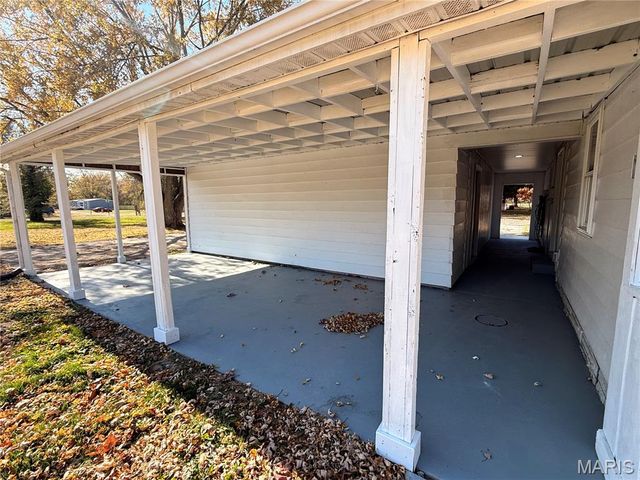 912 S Walnut Street, Litchfield, IL 62056