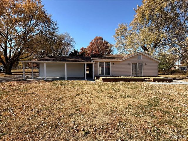 912 S Walnut Street, Litchfield, IL 62056