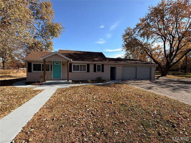 912 S Walnut Street, Litchfield, IL 62056