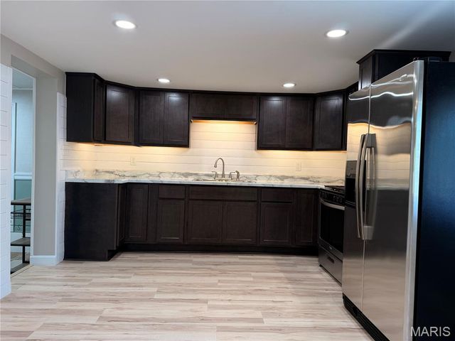 912 S Walnut Street, Litchfield, IL 62056