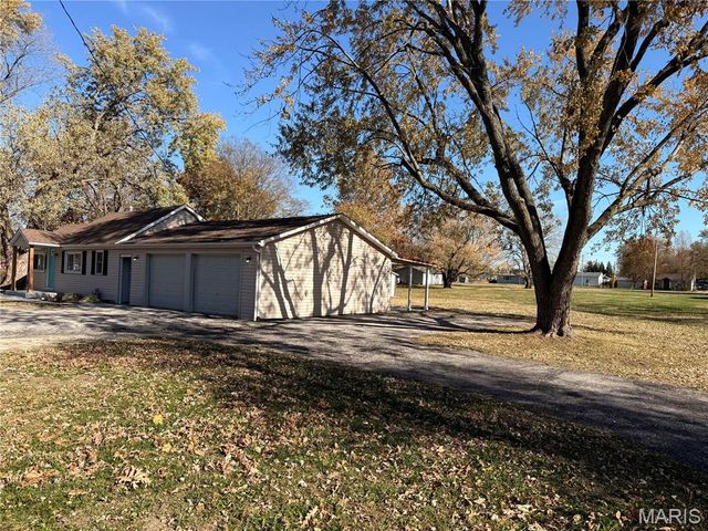 912 S Walnut Street, Litchfield, IL 62056