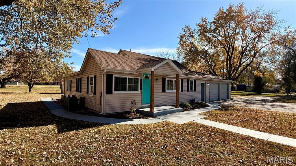 912 S Walnut Street, Litchfield, IL 62056