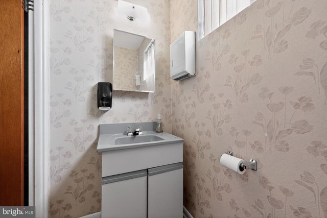 870 W BROWNING RD, Bellmawr, NJ 08031