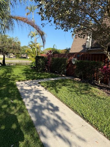 2949 SW 22nd Circle 27a, Delray Beach, FL 33445