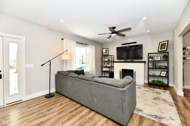 3832 Carrollton Avenue, Indianapolis, IN 46205