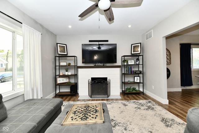 3832 Carrollton Avenue, Indianapolis, IN 46205