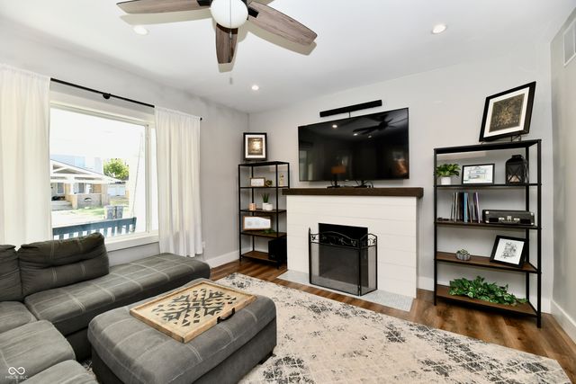 3832 Carrollton Avenue, Indianapolis, IN 46205