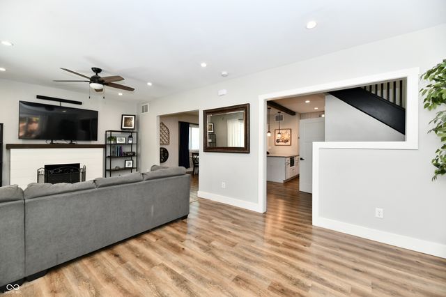 3832 Carrollton Avenue, Indianapolis, IN 46205