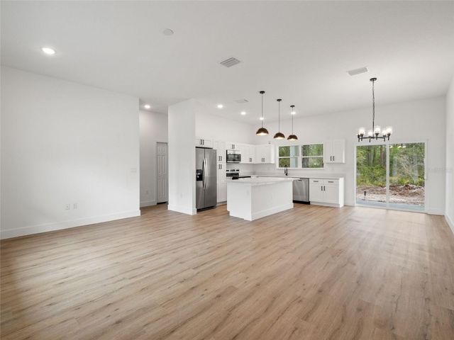 33 FISHER PLACE, Ocklawaha, FL 32179