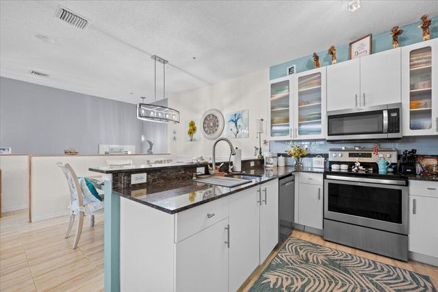 113 LIGHTHOUSE Circle C, Tequesta, FL 33469