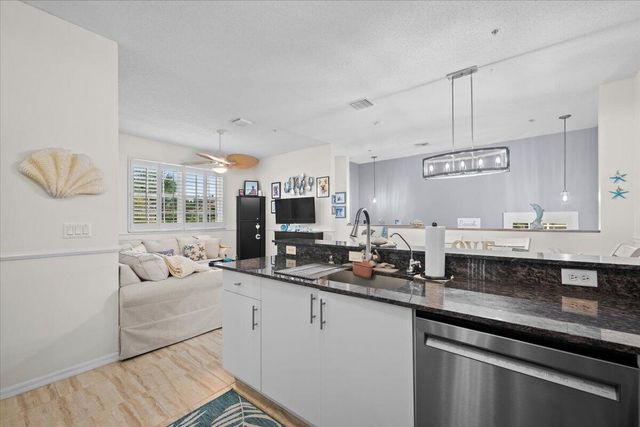 113 LIGHTHOUSE Circle C, Tequesta, FL 33469
