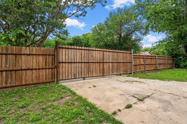 2221 S Park Avenue, Waco, TX 76706