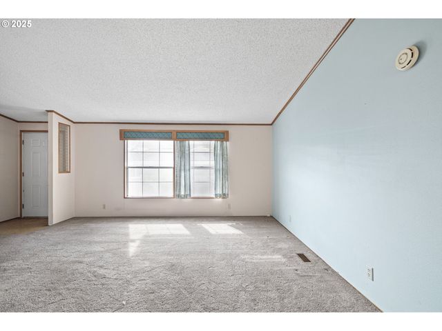 1800 LAKEWOOD Ct 158, Eugene, OR 97402