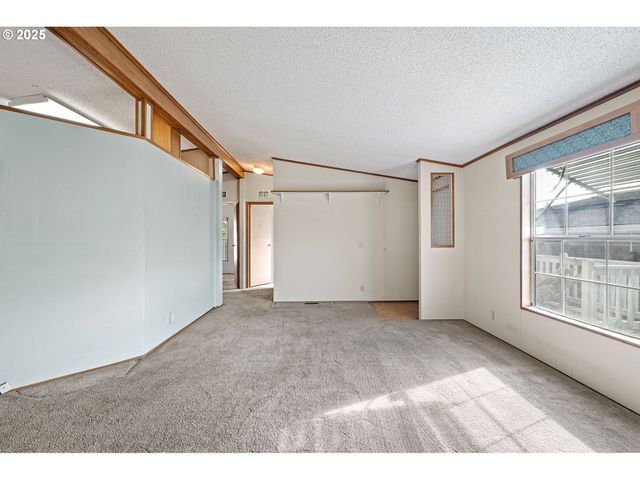 1800 LAKEWOOD Ct 158, Eugene, OR 97402