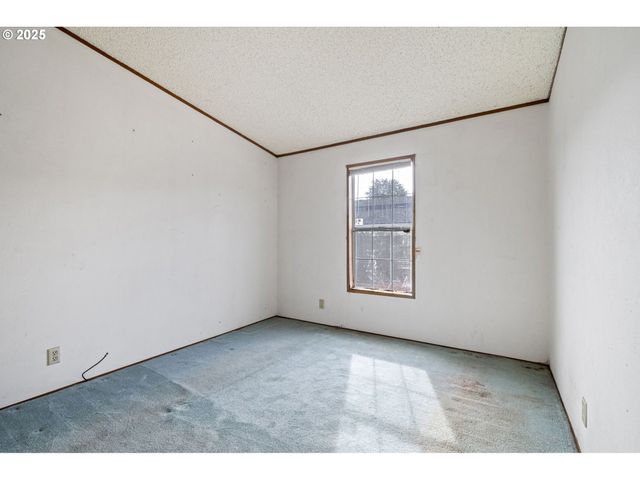 1800 LAKEWOOD Ct 158, Eugene, OR 97402