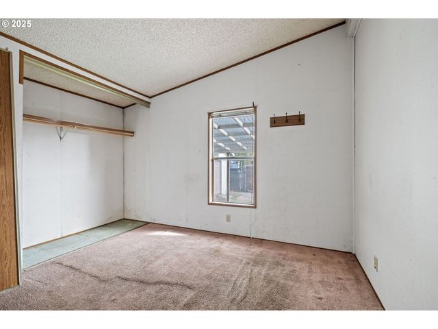 1800 LAKEWOOD Ct 158, Eugene, OR 97402