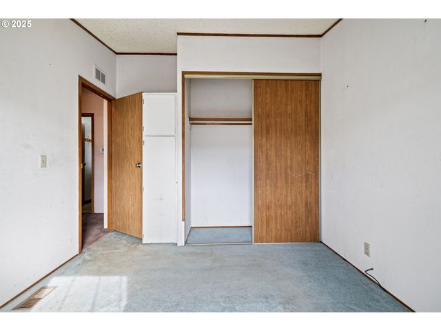 1800 LAKEWOOD Ct 158, Eugene, OR 97402