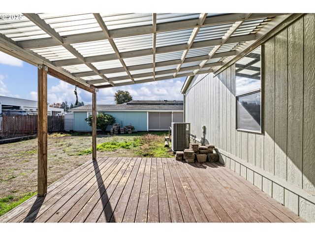 1800 LAKEWOOD Ct 158, Eugene, OR 97402