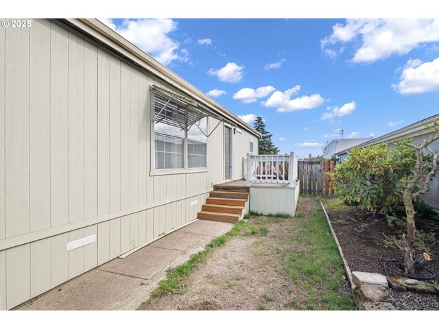 1800 LAKEWOOD Ct 158, Eugene, OR 97402