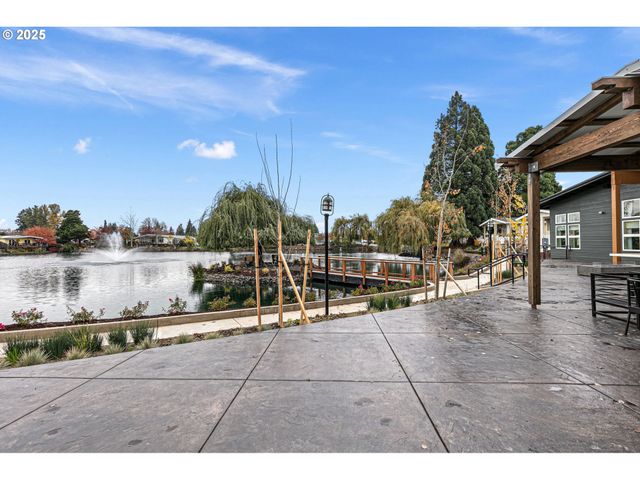 1800 LAKEWOOD Ct 158, Eugene, OR 97402