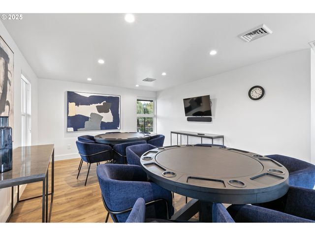 1800 LAKEWOOD Ct 158, Eugene, OR 97402