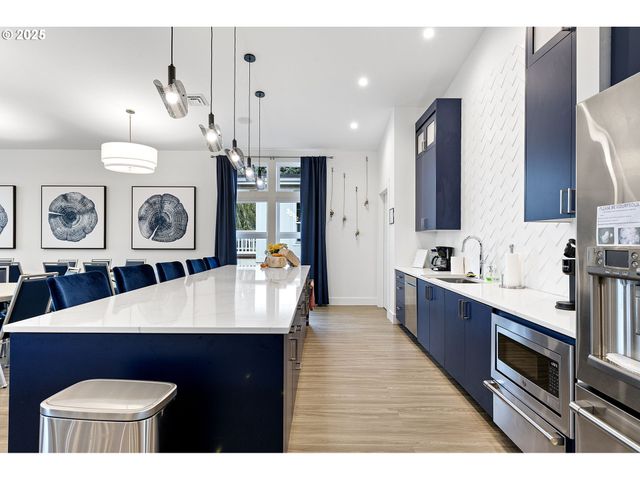 1800 LAKEWOOD Ct 158, Eugene, OR 97402