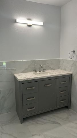 331 Lakeview Dr 101, Weston, FL 33326
