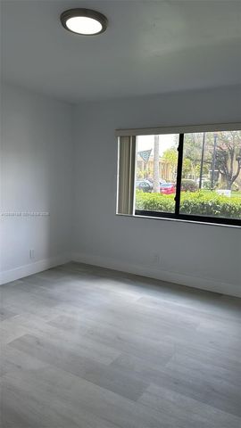 331 Lakeview Dr 101, Weston, FL 33326