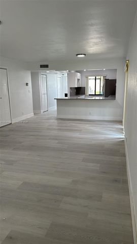 331 Lakeview Dr 101, Weston, FL 33326
