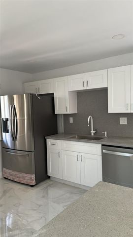 331 Lakeview Dr 101, Weston, FL 33326