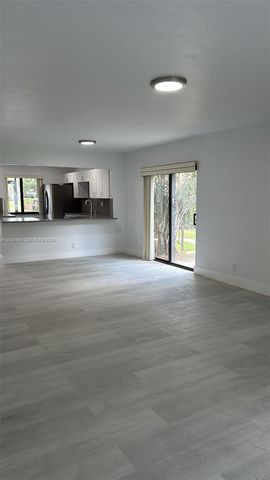 331 Lakeview Dr 101, Weston, FL 33326