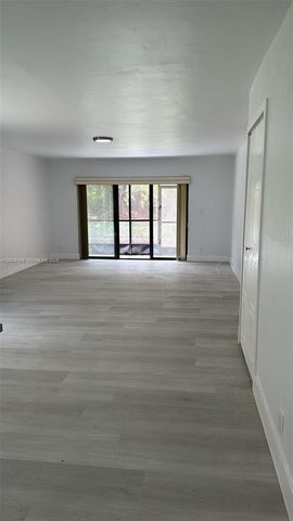 331 Lakeview Dr 101, Weston, FL 33326