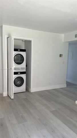 331 Lakeview Dr 101, Weston, FL 33326