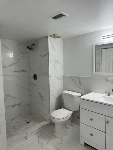 331 Lakeview Dr 101, Weston, FL 33326