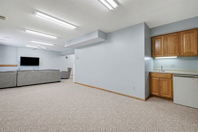 7292 Jewelbrooke Drive, Grand Rapids, MI 49548