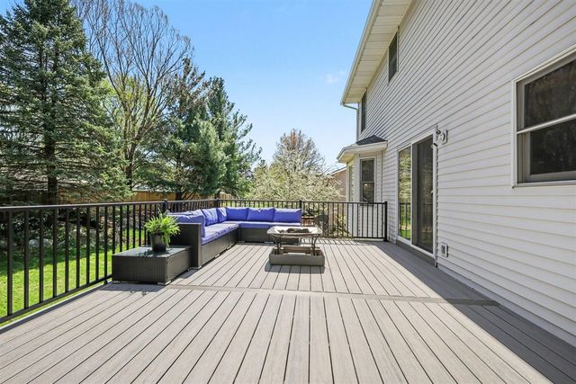 7292 Jewelbrooke Drive, Grand Rapids, MI 49548