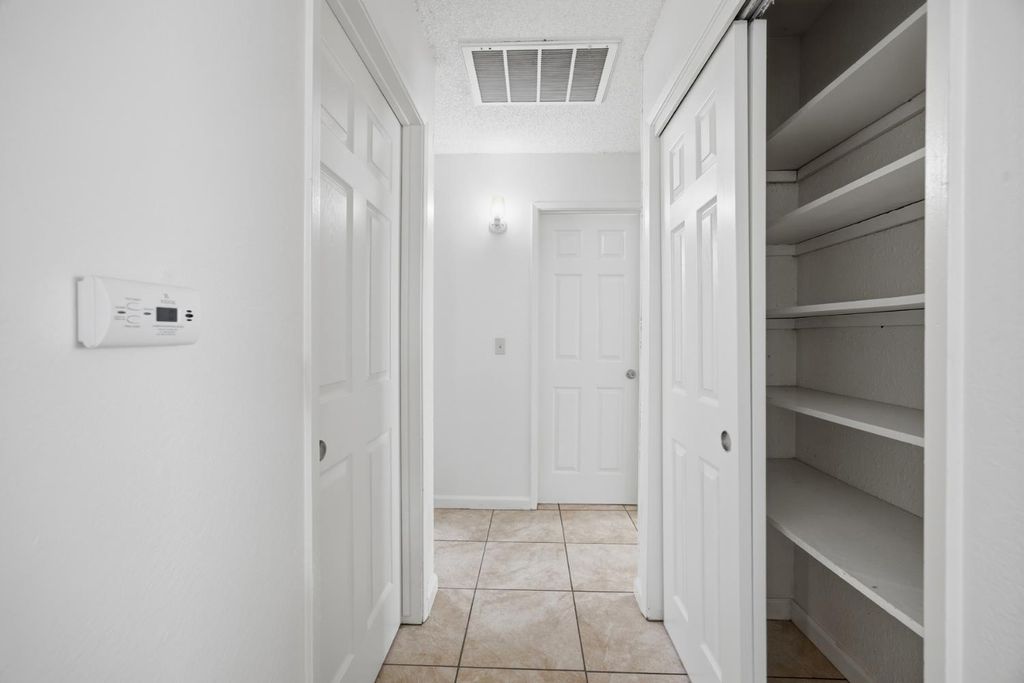 Image 30 of property listing at 2532 W Chestnut, Visalia, CA 93277