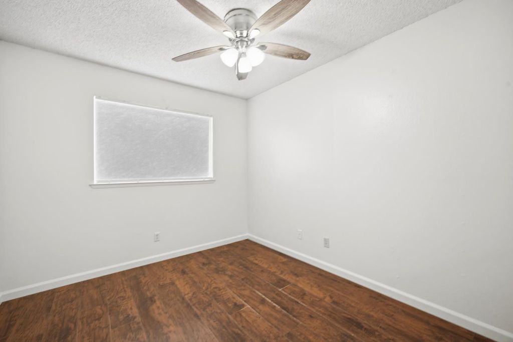 Image 35 of property listing at 2532 W Chestnut, Visalia, CA 93277