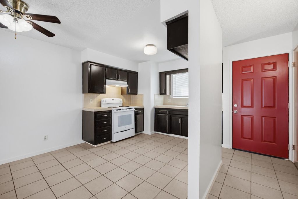 Image 43 of property listing at 2532 W Chestnut, Visalia, CA 93277