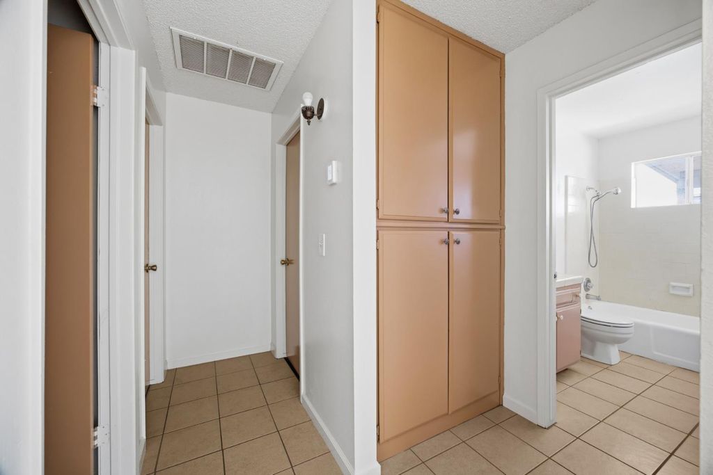 Image 49 of property listing at 2532 W Chestnut, Visalia, CA 93277